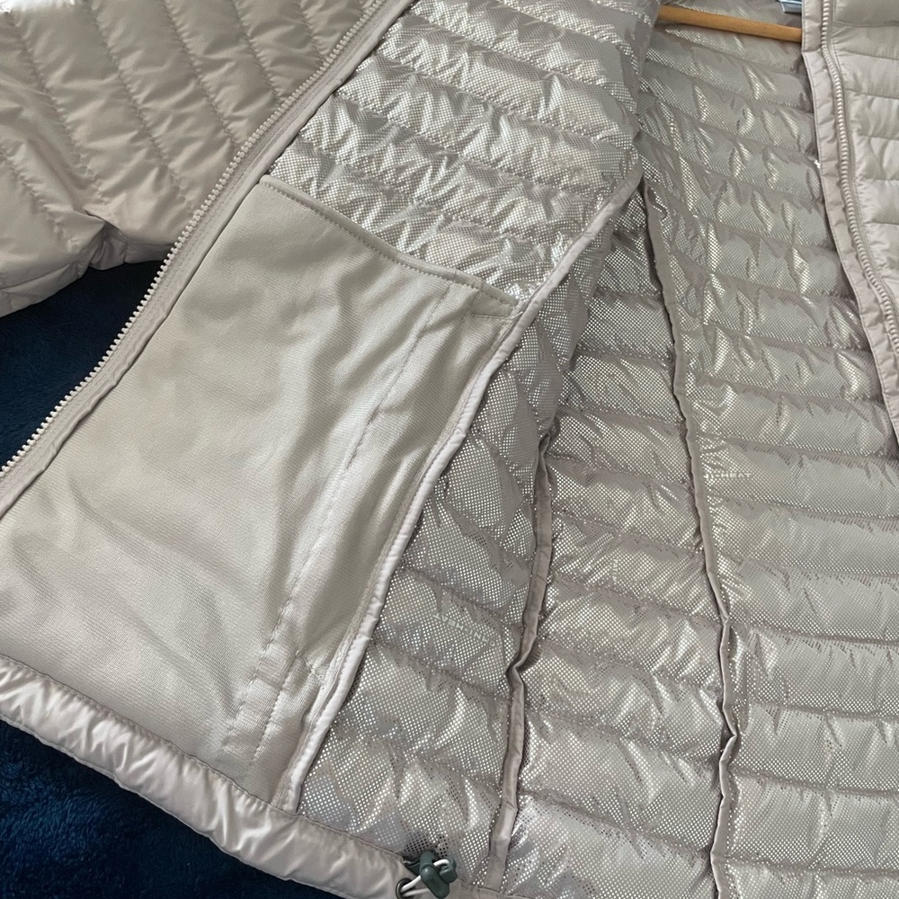 Columbia Women's Omni-Tech White Out ii Jacket - Picture 5 of 6